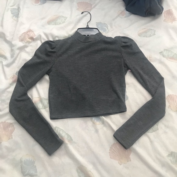 Forever 21 Tops - Cute Gray Crop Top with ruffled shoulders